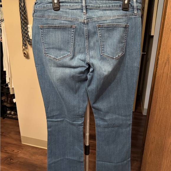 a.n.a Women's Light Blue stretchy bootcut Cut Jeans - Picture 2 of 2